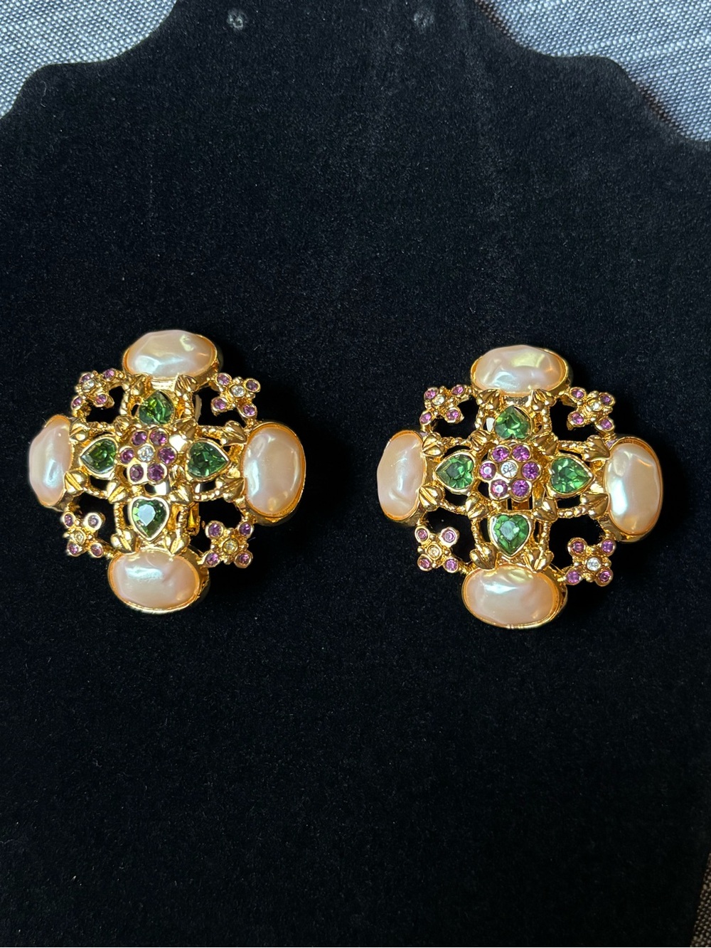 NWT Vintage 1994 Elizabeth Taylor Avon Treasured Vine Clip Earrings Boxed